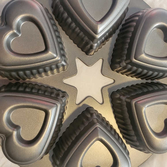 Wilton Dimensions 6 Mini Heart Cake Pan Bakeware Cast Heavy Aluminum- SET OF 2 - Picture 10 of 13